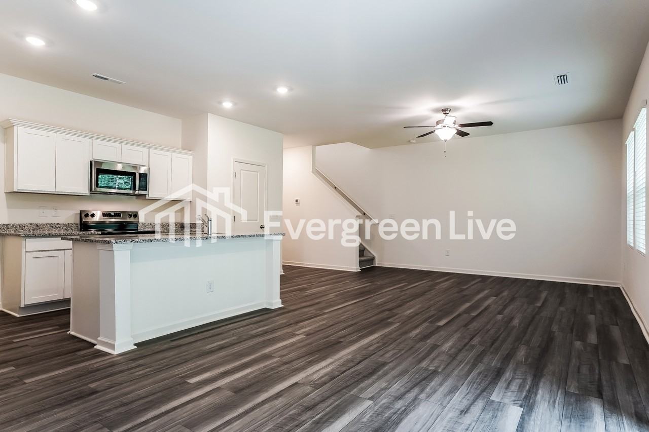 128 S Gallaspy Dr - Photo 3 of 16