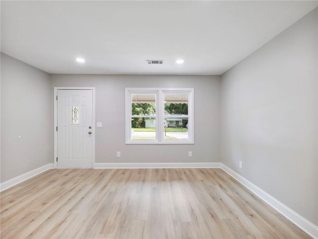 2862 Argyle Dr Nw - Photo 3 of 24