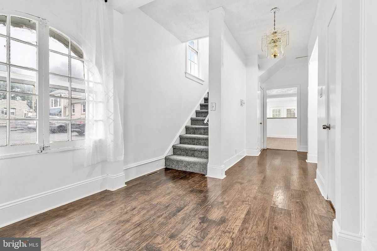 224 E Washington St - Photo 3 of 18
