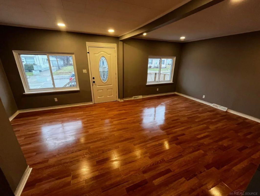 8647 Chalmers Ave - Photo 2 of 18