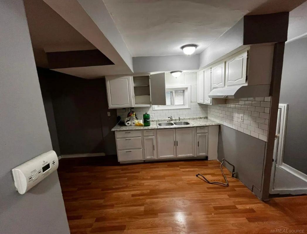8647 Chalmers Ave - Photo 5 of 18