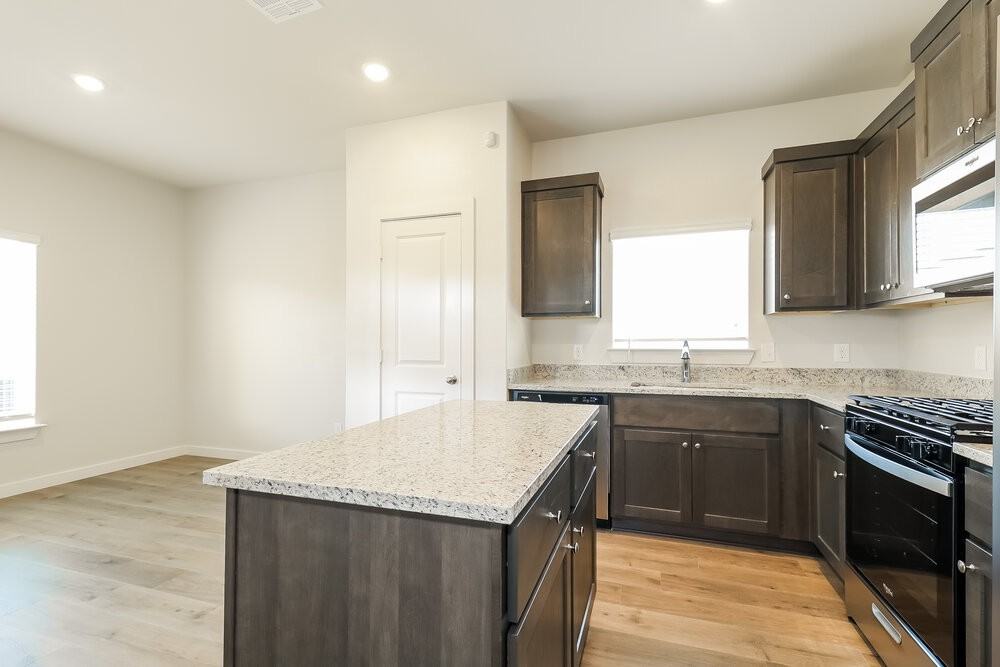 1500 Harvester Dr - Photo 5 of 16