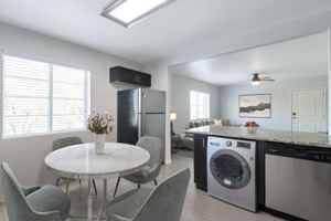 featured image of 814 E 9th St #14