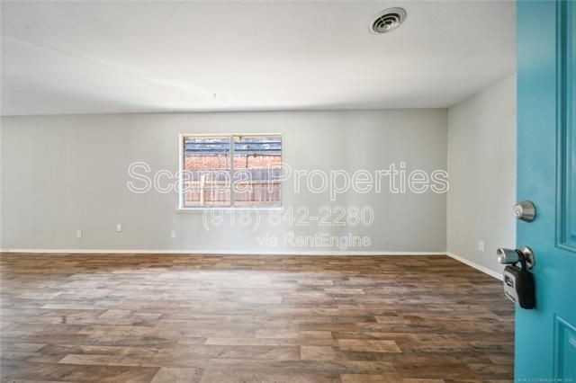 5520 E 47th Pl - Photo 4 of 20