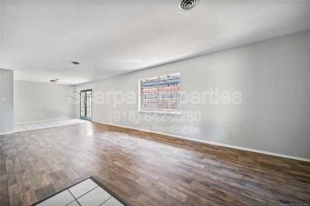 5520 E 47th Pl - Photo 5 of 20