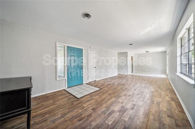 5520 E 47th Pl - Photo 6 of 20
