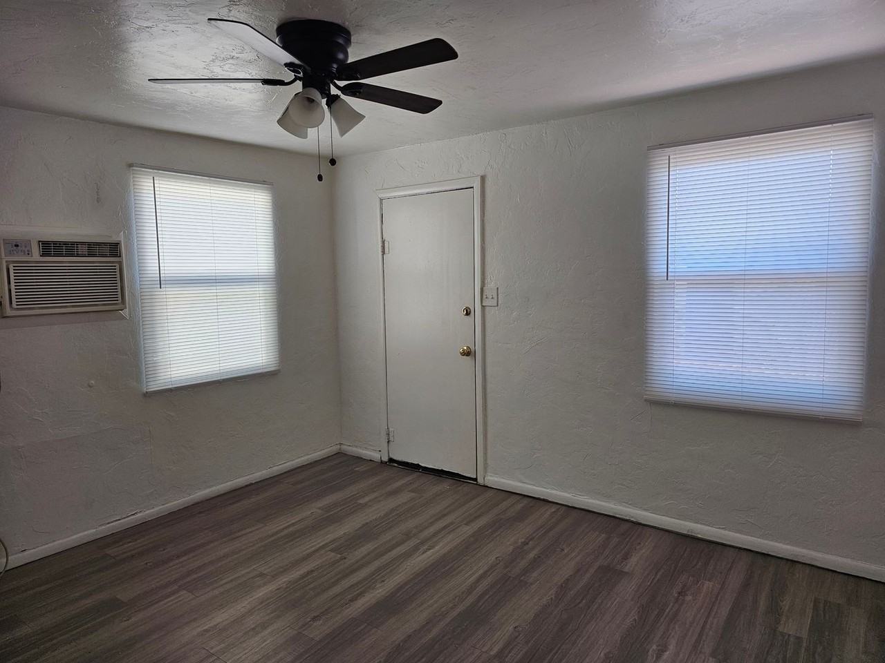 1380 N Country Club Rd - Photo 3 of 12
