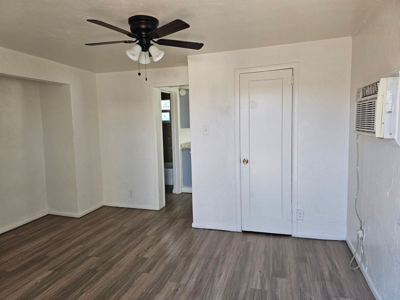 1380 N Country Club Rd - Photo 4 of 12