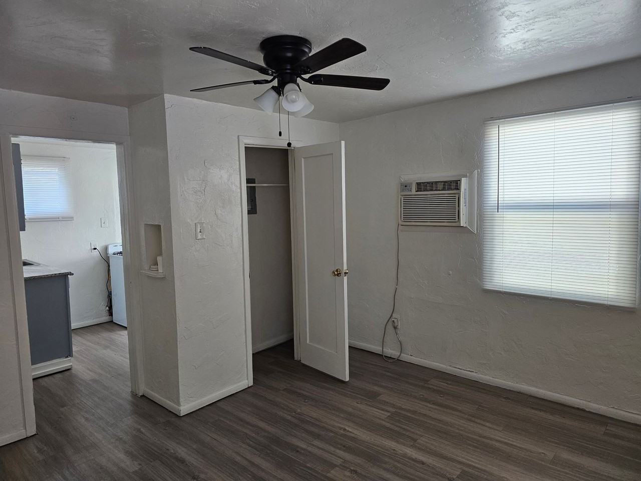 1380 N Country Club Rd - Photo 5 of 12