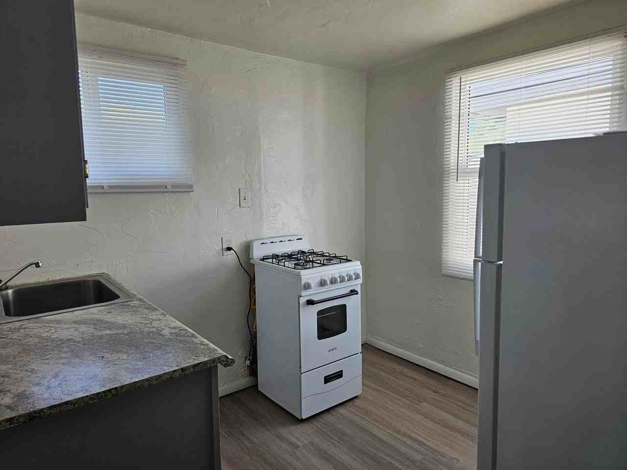 1380 N Country Club Rd - Photo 6 of 12