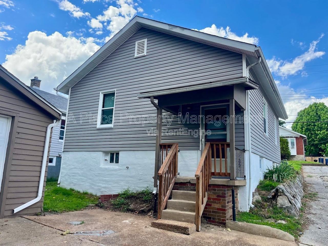 8612 Hume Ave - Photo 5 of 6