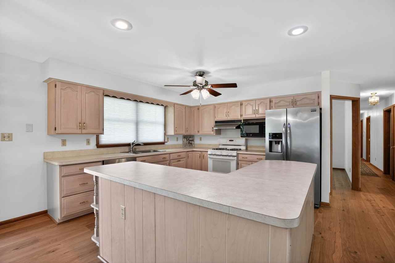 3523 Hilltop Dr - Photo 6 of 15