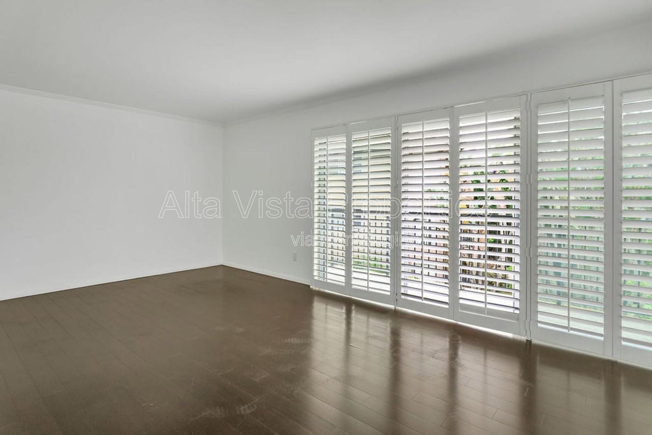 5357 La Jolla Blvd - Photo 4 of 20