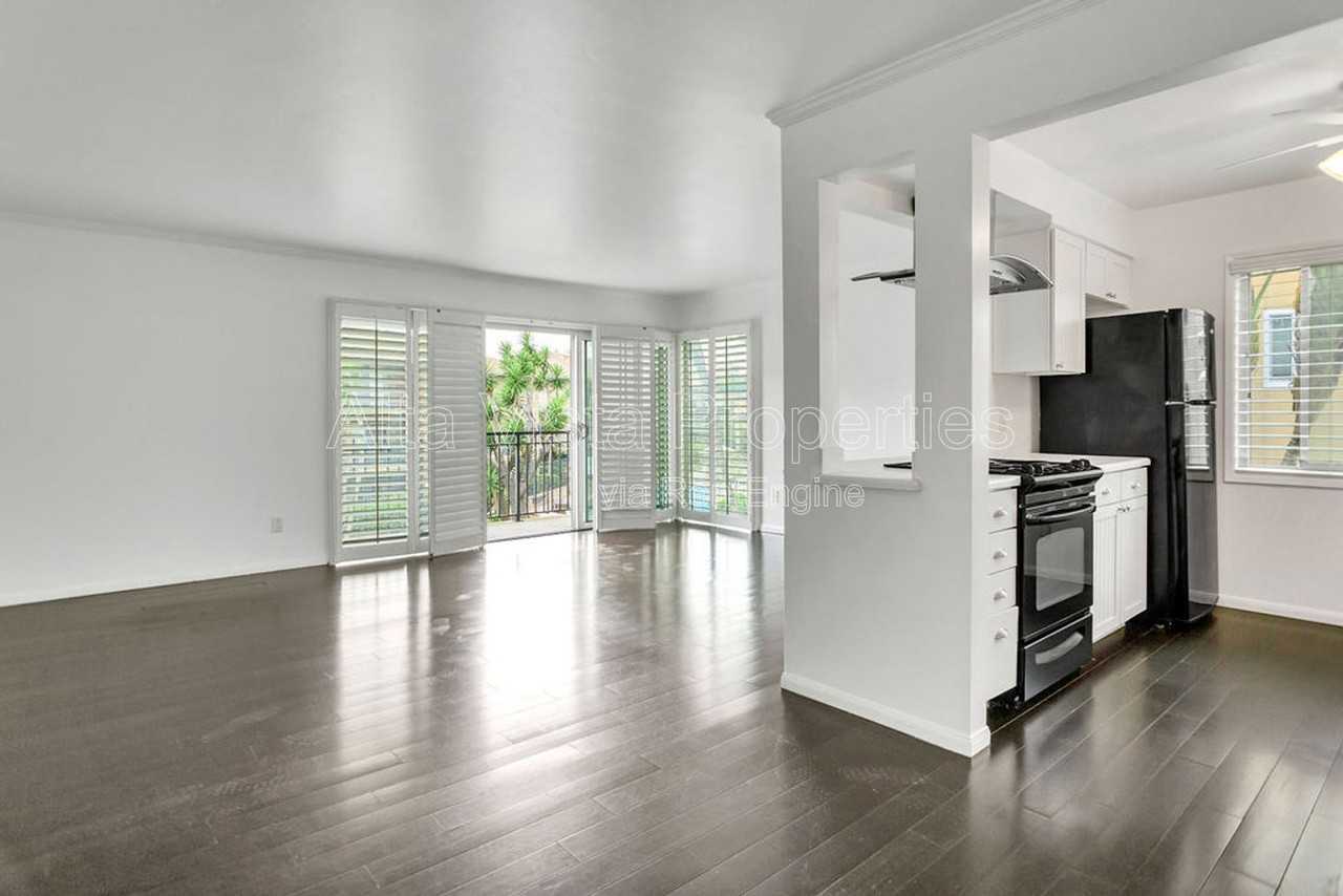 5357 La Jolla Blvd - Photo 5 of 20