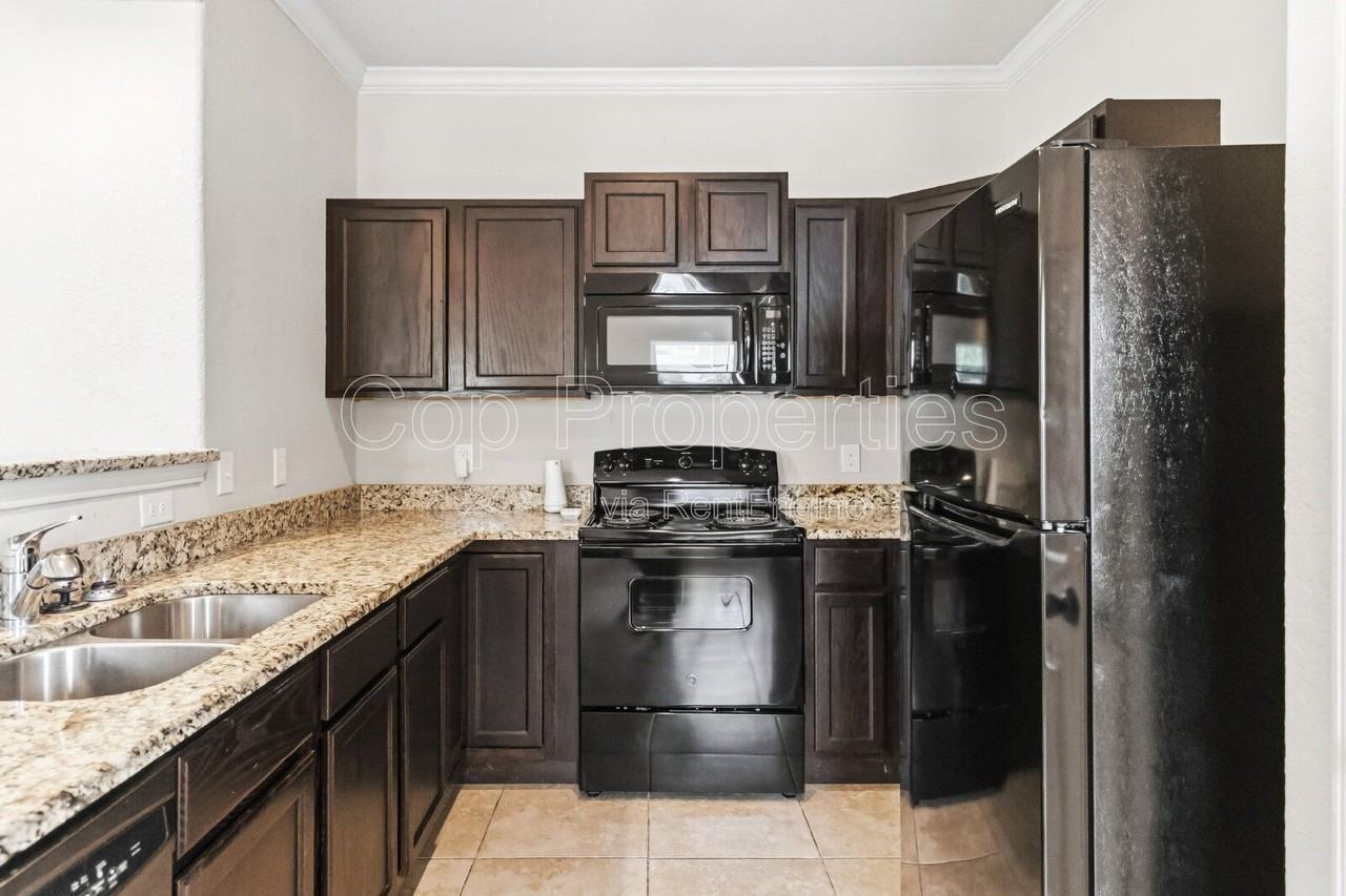 7010 Donovan Way #101 - Photo 2 of 33