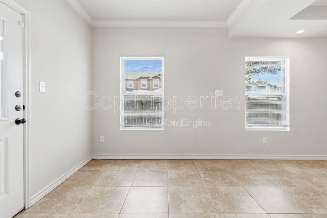 7010 Donovan Way #101 - Photo 4 of 33