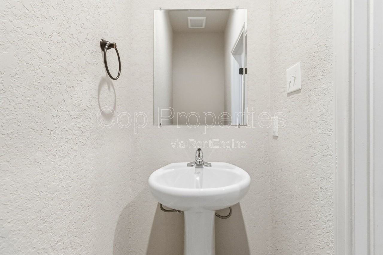 7010 Donovan Way #101 - Photo 5 of 33