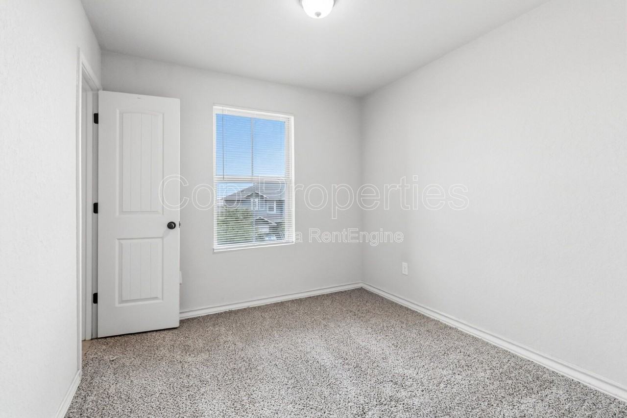 7010 Donovan Way #101 - Photo 6 of 33