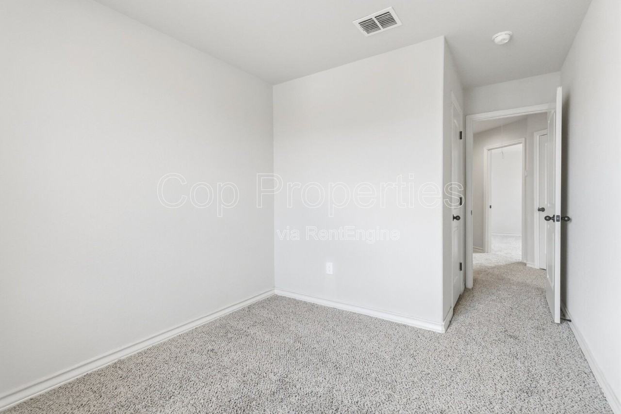 7010 Donovan Way #101 - Photo 7 of 33