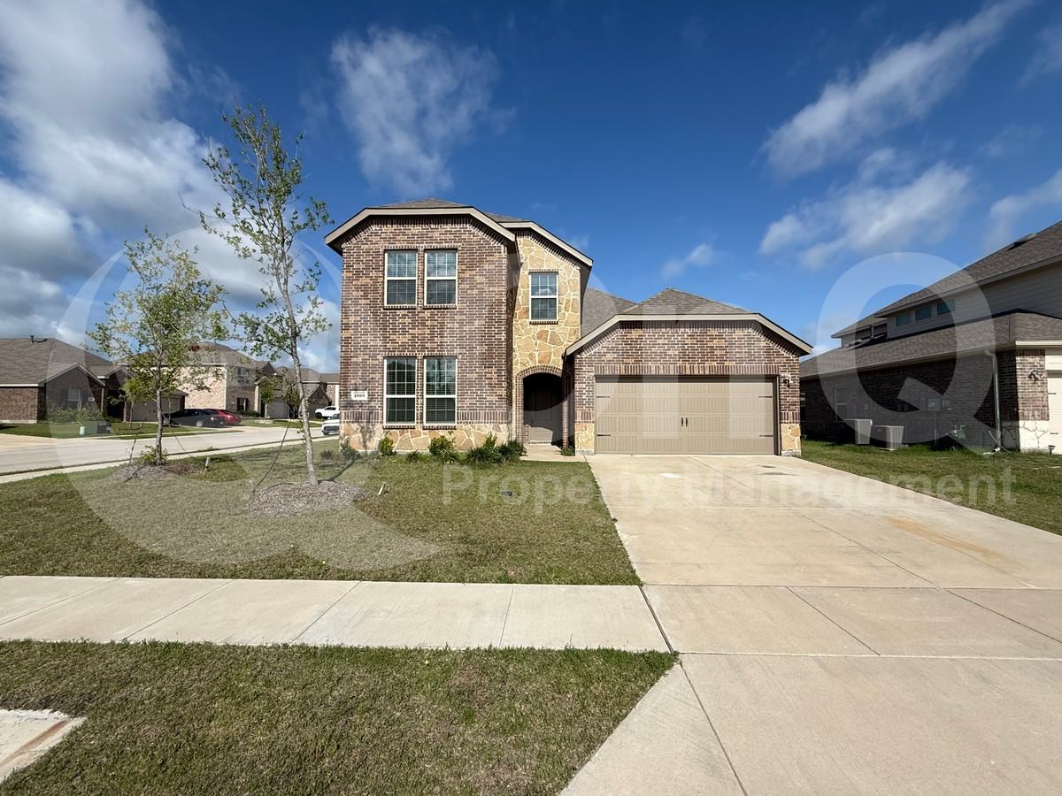 1306 Colonial Bluff Ln - Photo 2 of 27