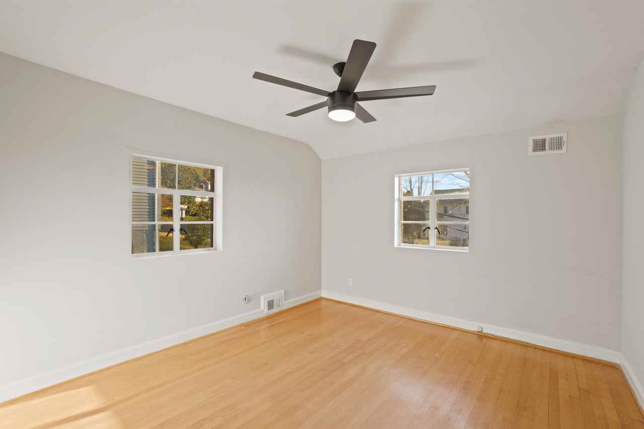 3100 S Hill St - Photo 2 of 10