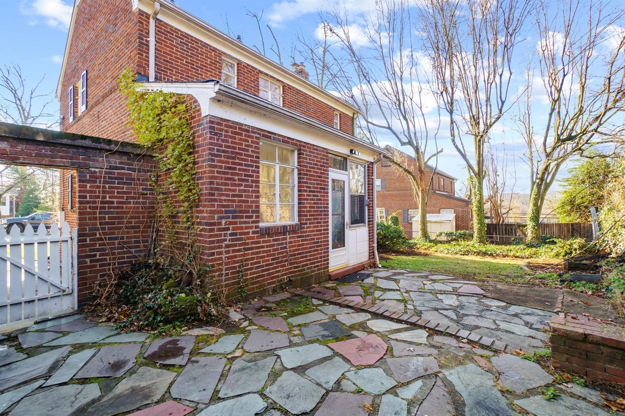 3100 S Hill St - Photo 4 of 10