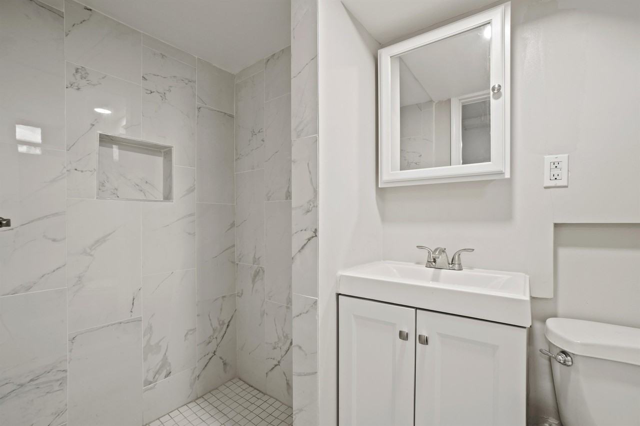 3100 S Hill St - Photo 6 of 10