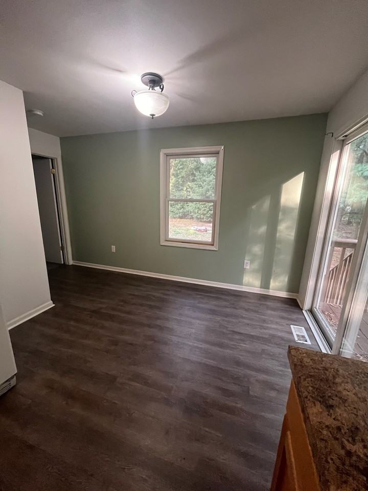 863 Sharon Rd - Photo 6 of 10