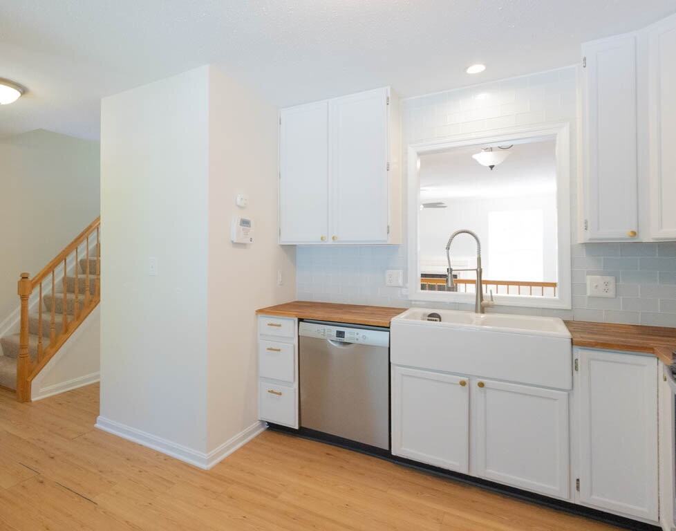 405 Lakeview Ct - Photo 2 of 36