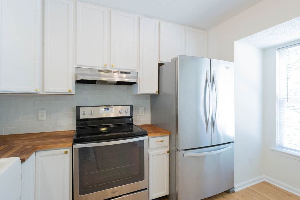 405 Lakeview Ct - Photo 5 of 36