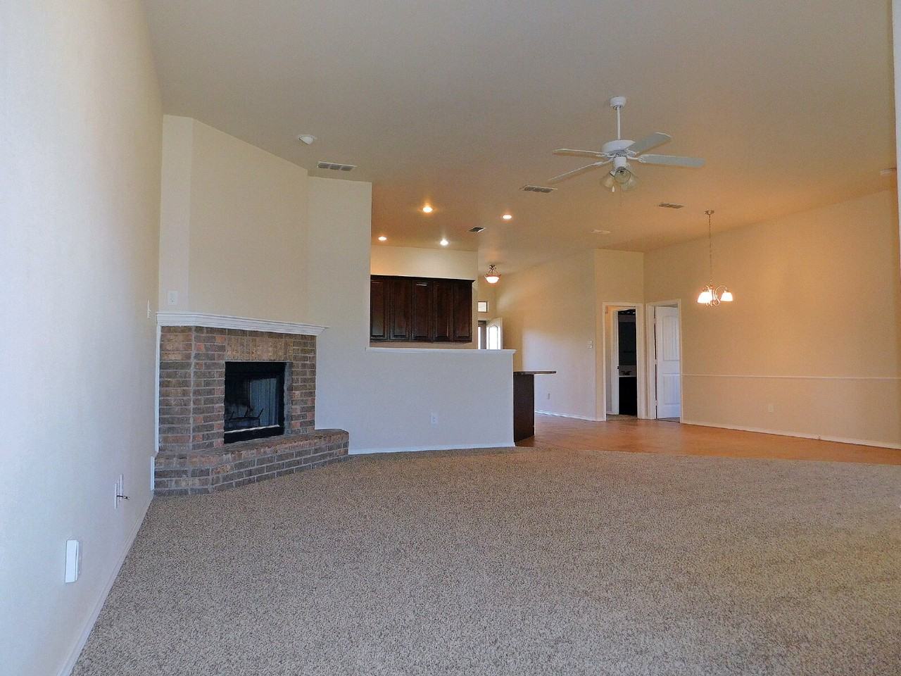 5717 108th St - Photo 3 of 24