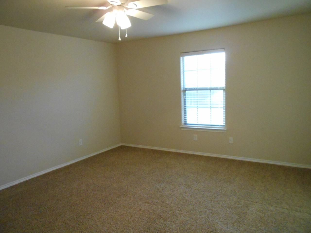 5717 108th St - Photo 4 of 24