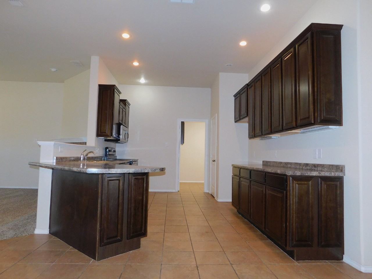 5717 108th St - Photo 6 of 24
