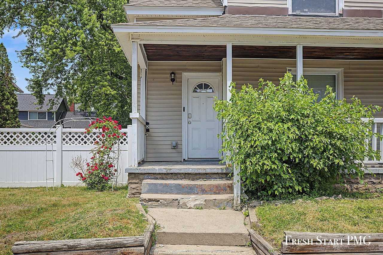 851 Park St Sw #2 - Photo 3 of 23