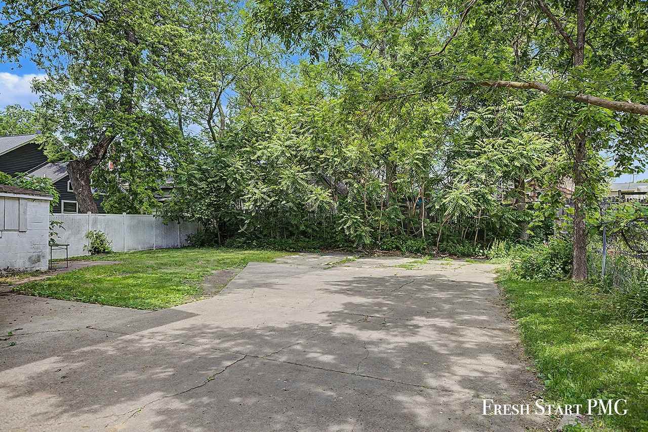 851 Park St Sw #2 - Photo 4 of 23