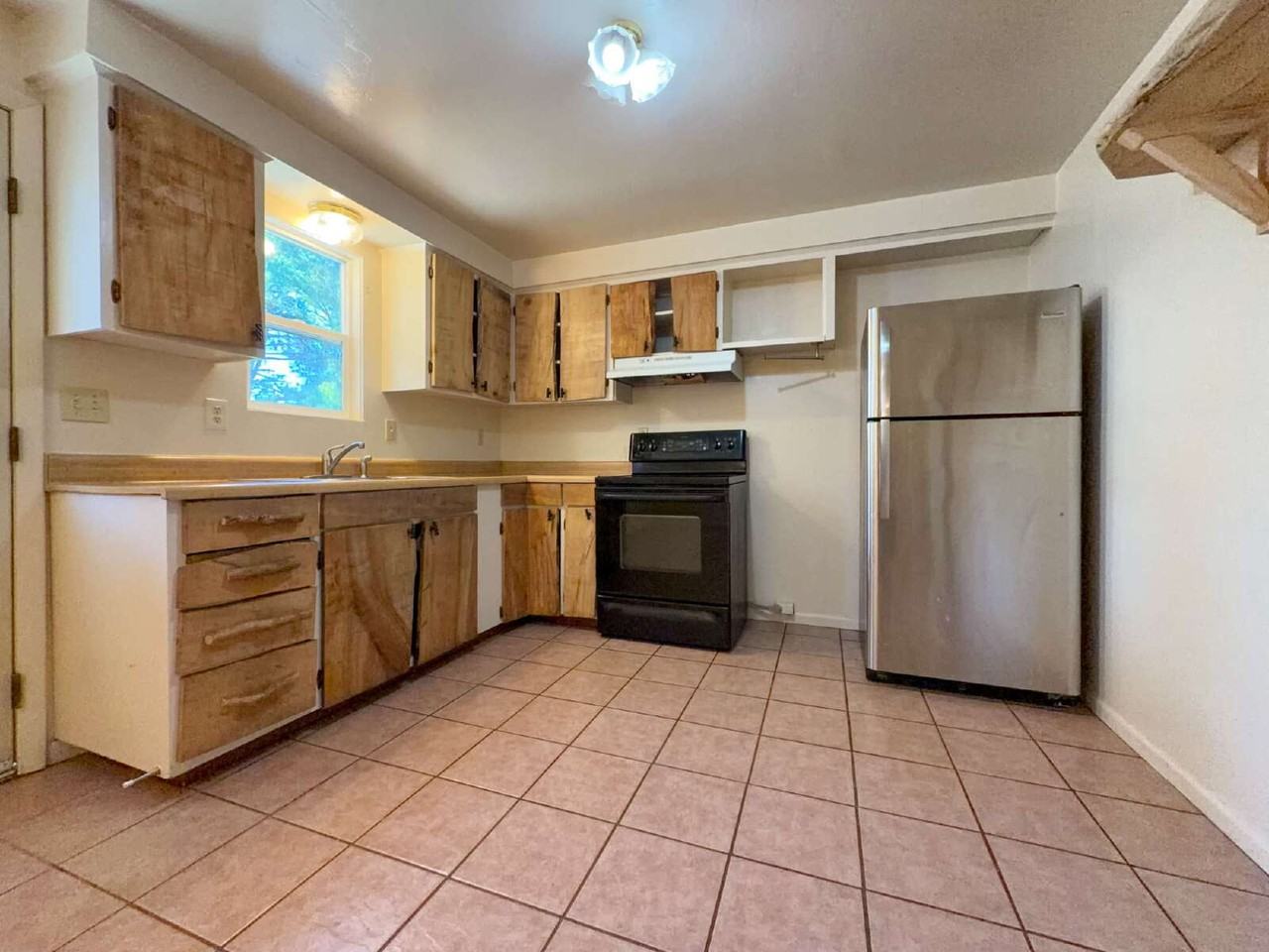 816 S Wardwell Ave - Photo 2 of 25