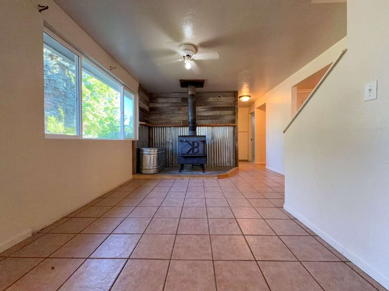 816 S Wardwell Ave - Photo 4 of 25