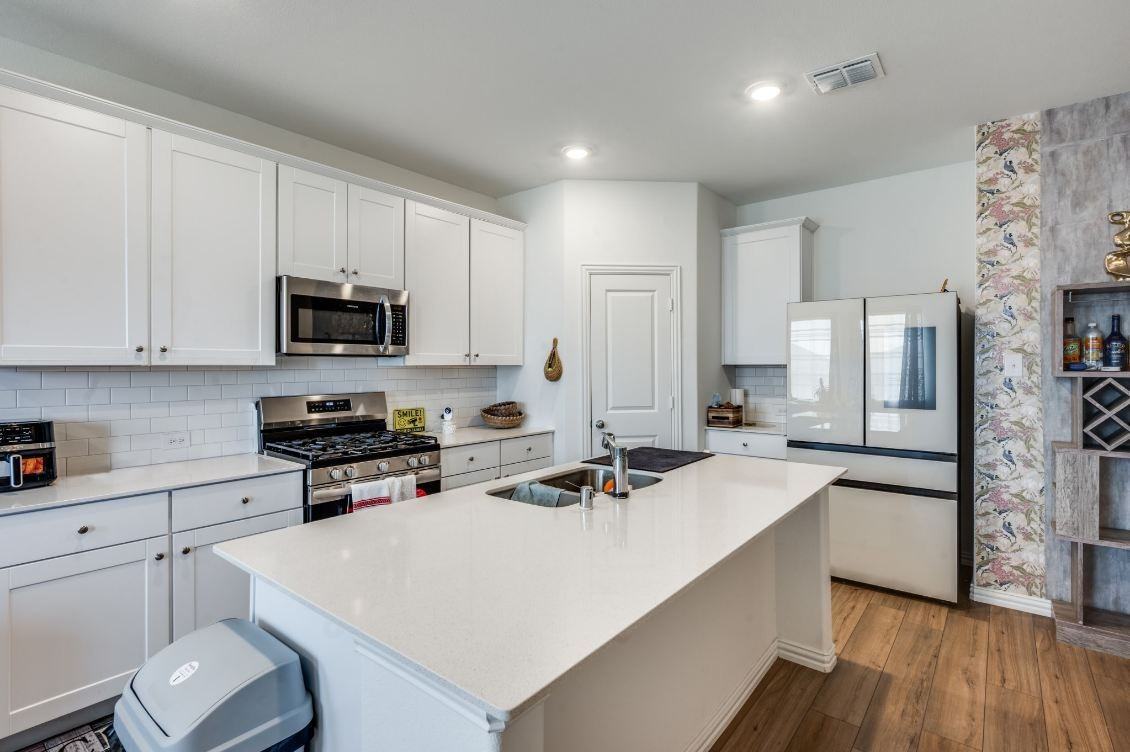 2116 Angus Dr - Photo 4 of 13