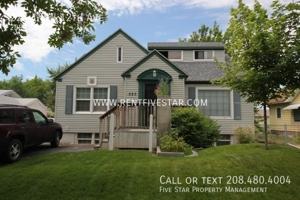 featured image of 223 1/2 N 12th Ave