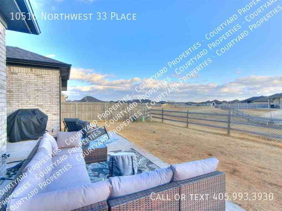 10516 Nw 33rd Pl - Photo 2 of 47