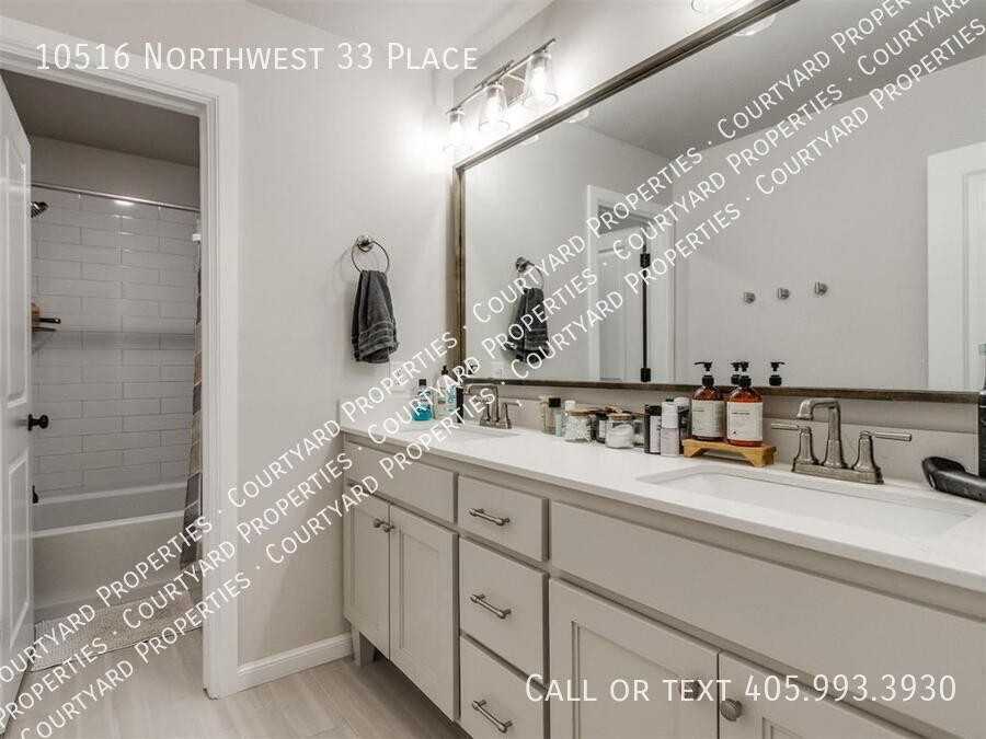 10516 Nw 33rd Pl - Photo 7 of 47