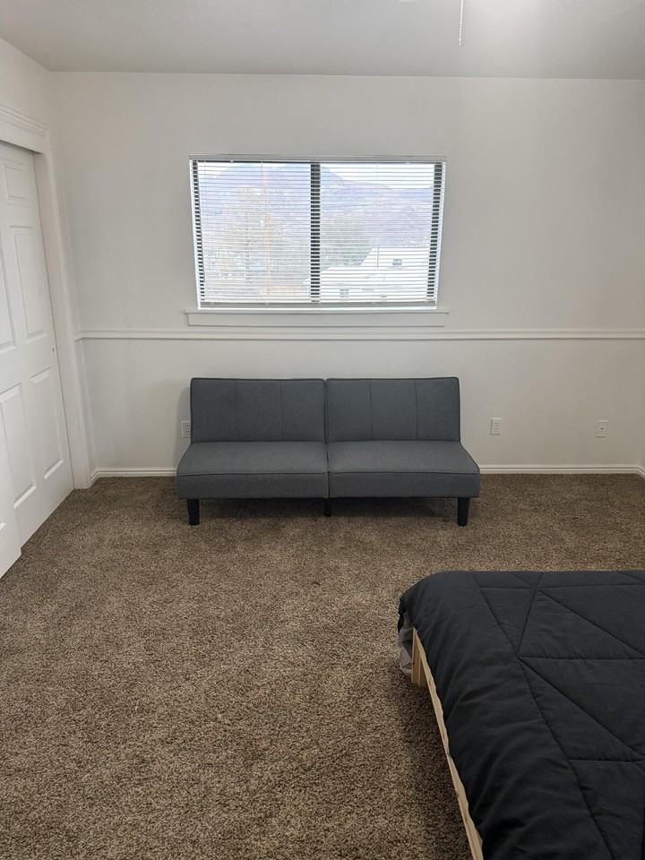 521 W Hoyt St #8 - Photo 2 of 8