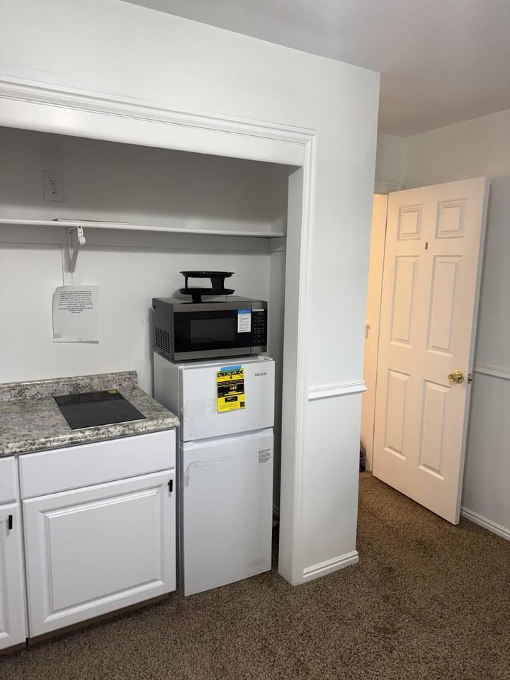 521 W Hoyt St #8 - Photo 3 of 8