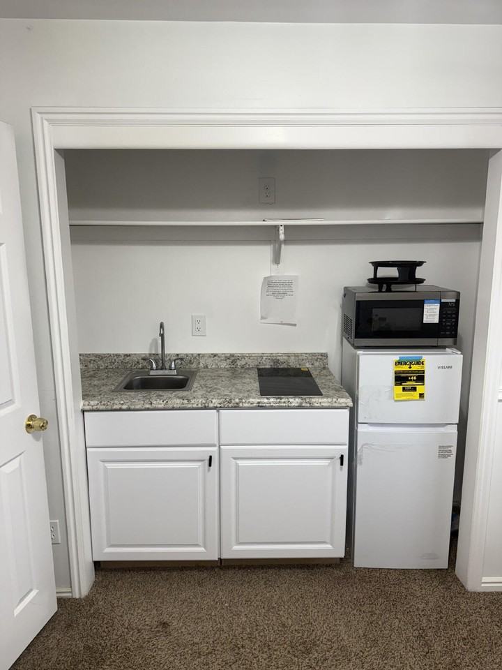 521 W Hoyt St #8 - Photo 4 of 8