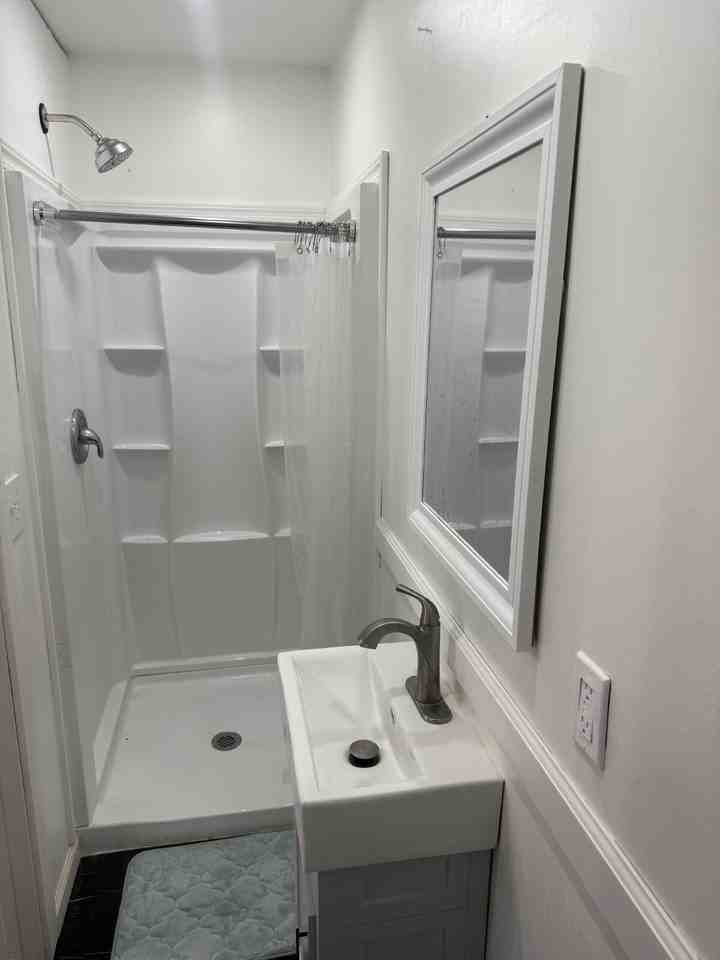 521 W Hoyt St #8 - Photo 5 of 8