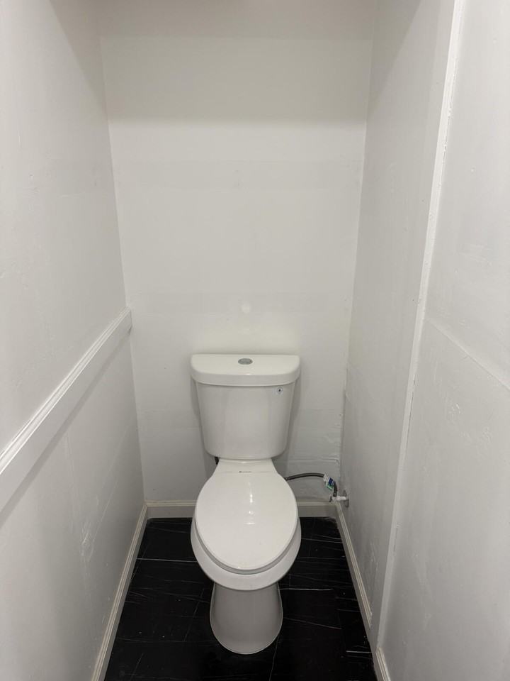 521 W Hoyt St #8 - Photo 7 of 8