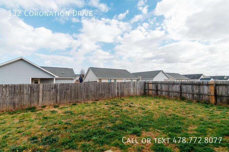 132 Coronation Dr - Photo 4 of 17