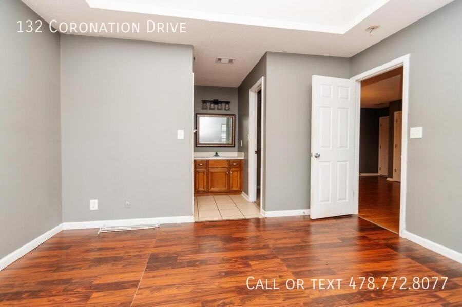 132 Coronation Dr - Photo 5 of 17