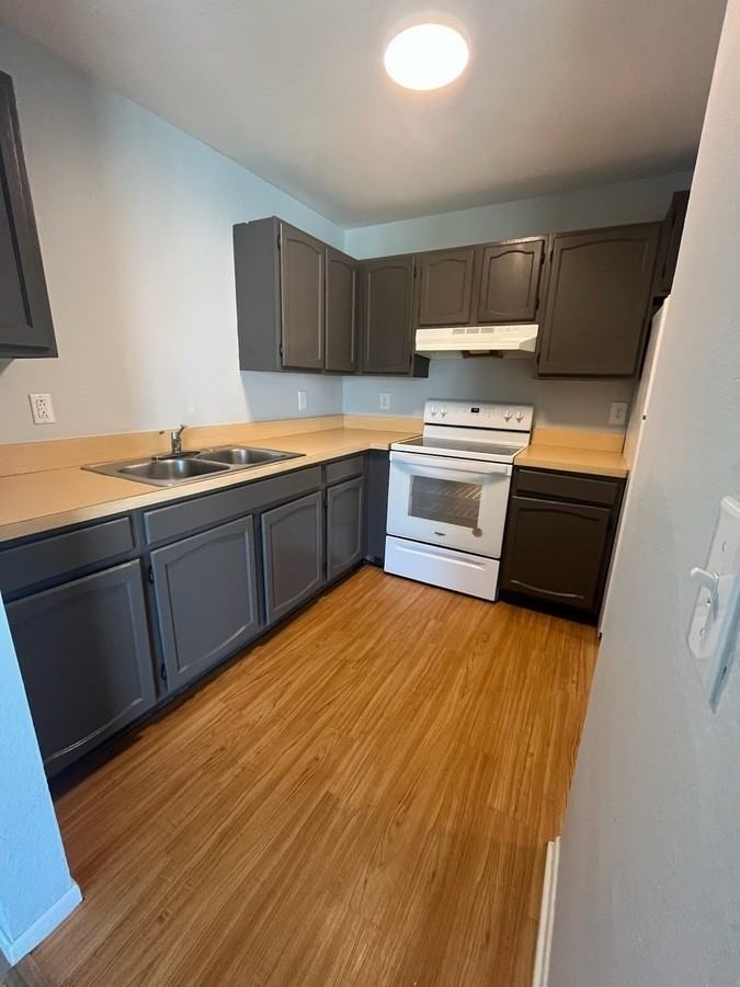 326 Stratford Way - Photo 2 of 11