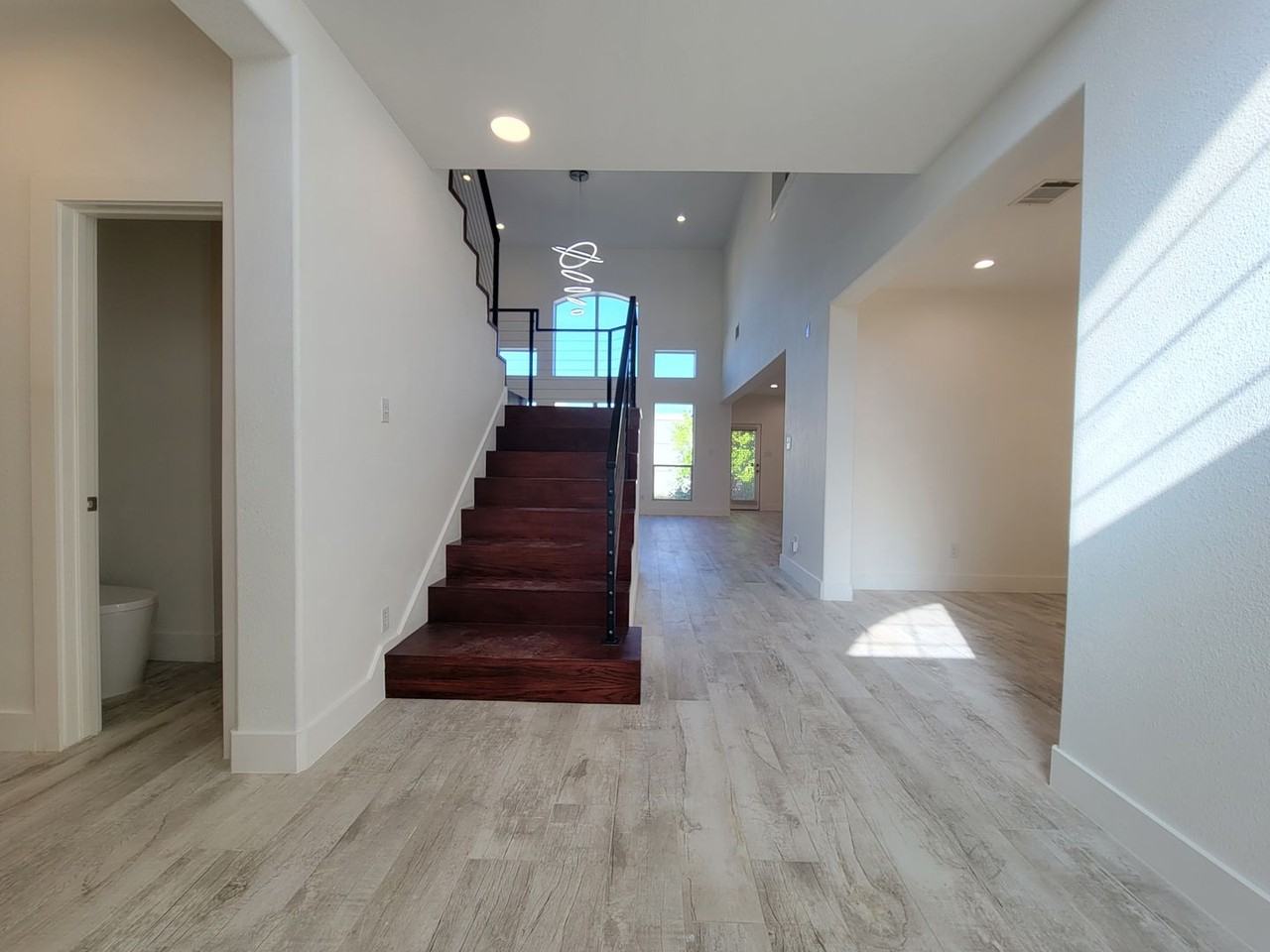 405 Darkwoods Dr - Photo 3 of 35